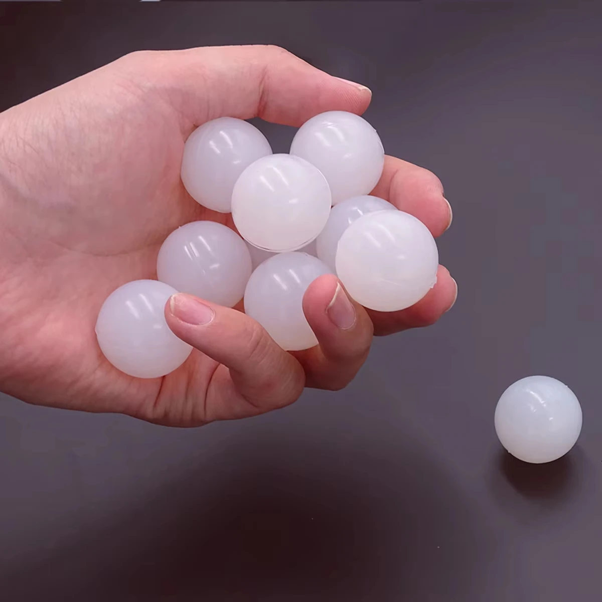 

Solid Silicone Ball Dia 2-70mm Industrial Silicone Elastic Ball For Dry Cleaning Machine Vibrating Screen