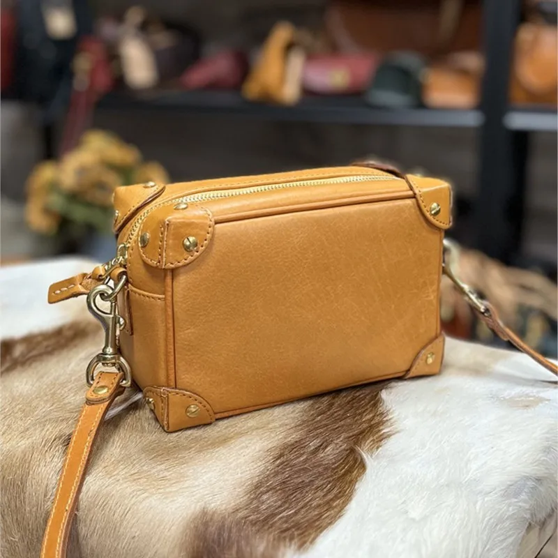 

Johnature Genuine Leather Women's Bag Retro Handmade Rivet Box Bag 2025 New British Style Shoulder Crossbody Bags