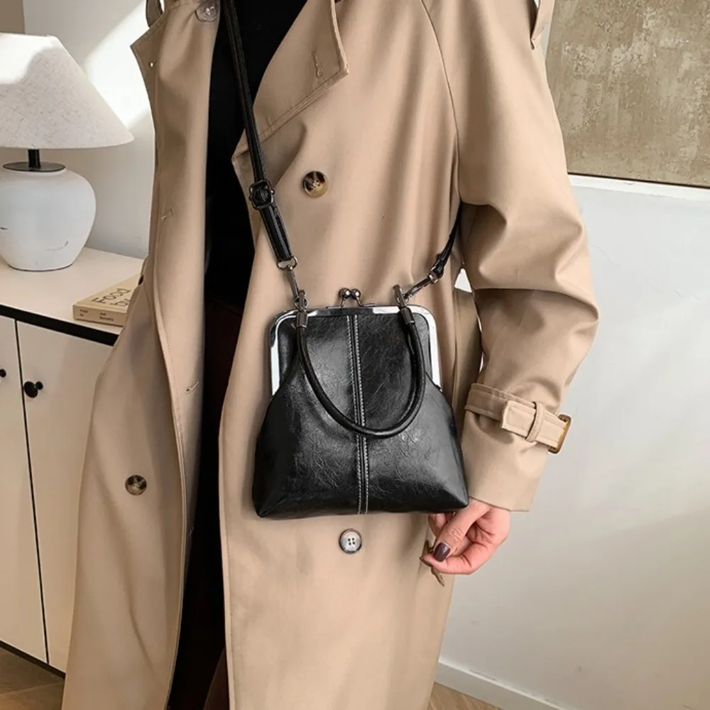 

Elegant Kiss Lock Shoulder Bag PU Leather Large Capacity Chinese Style Crossbody Bag Retro Solid Color Vintage Women's Handbag