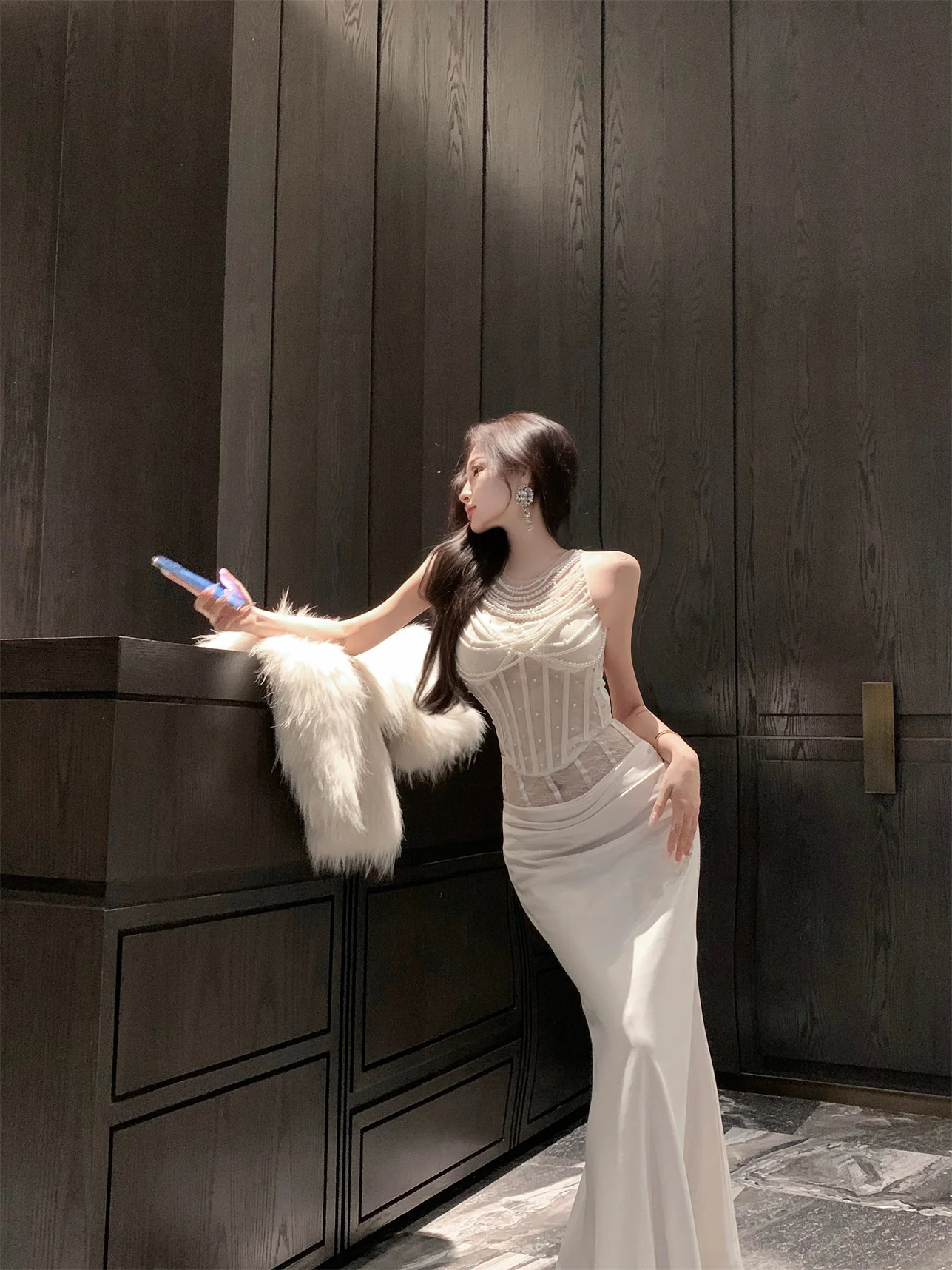 Elegant Pearl Chain Sleeveless Vest Top And Fish Tail Half Skirt Fashionable Two Piece Set for Women Summer Satin Texture