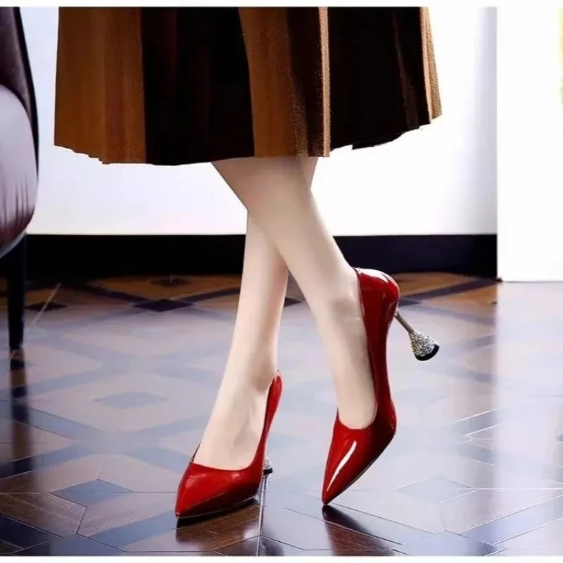 

Single Shoes Women 2026 Autumn New Light Luxury Rhinestone Temperament Pointed Toe Patent Leather High Heels