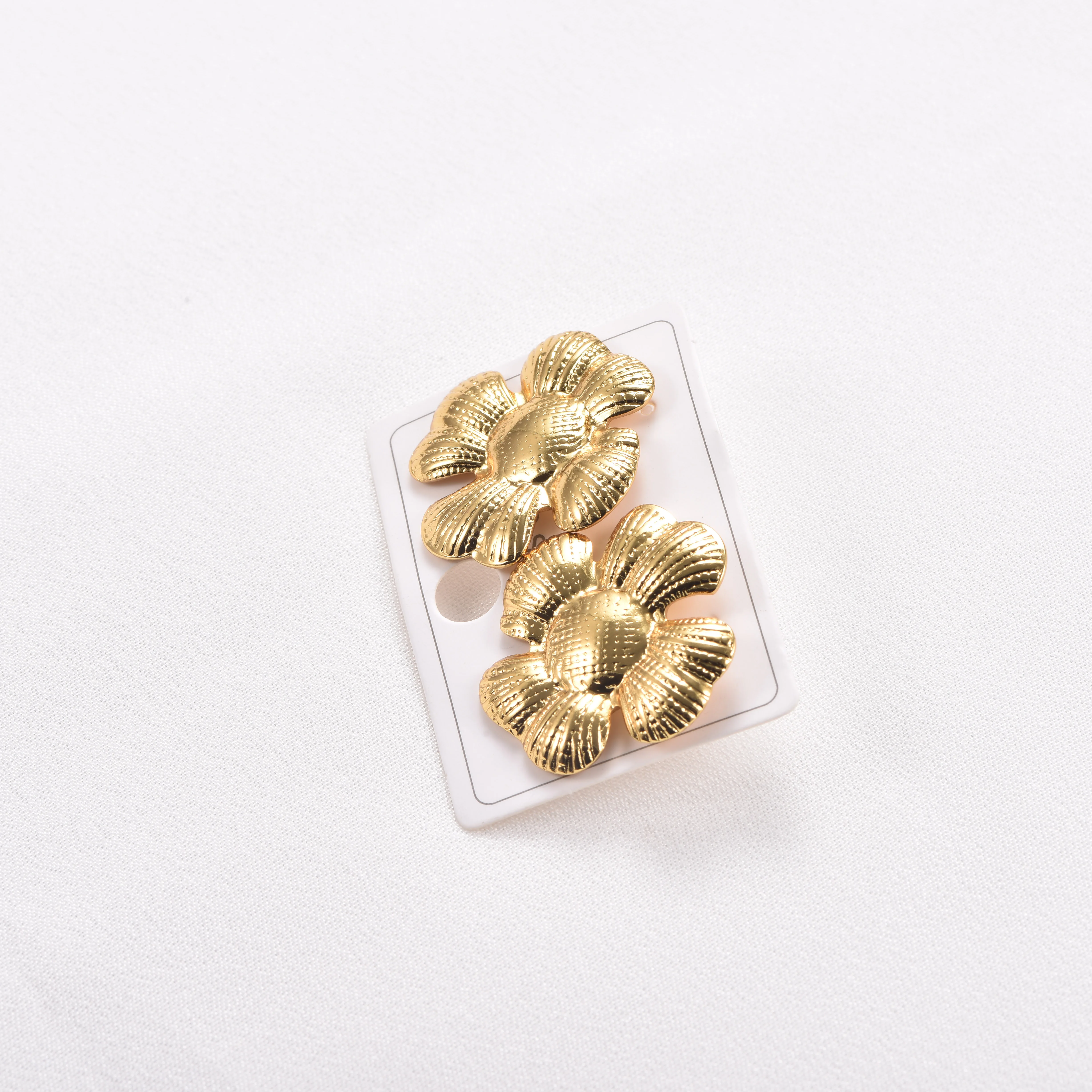 Vintage 18K vergoldete Ohrstecker mit verschiedenen floralen Motiven für den täglichen Gebrauch – Detail 2