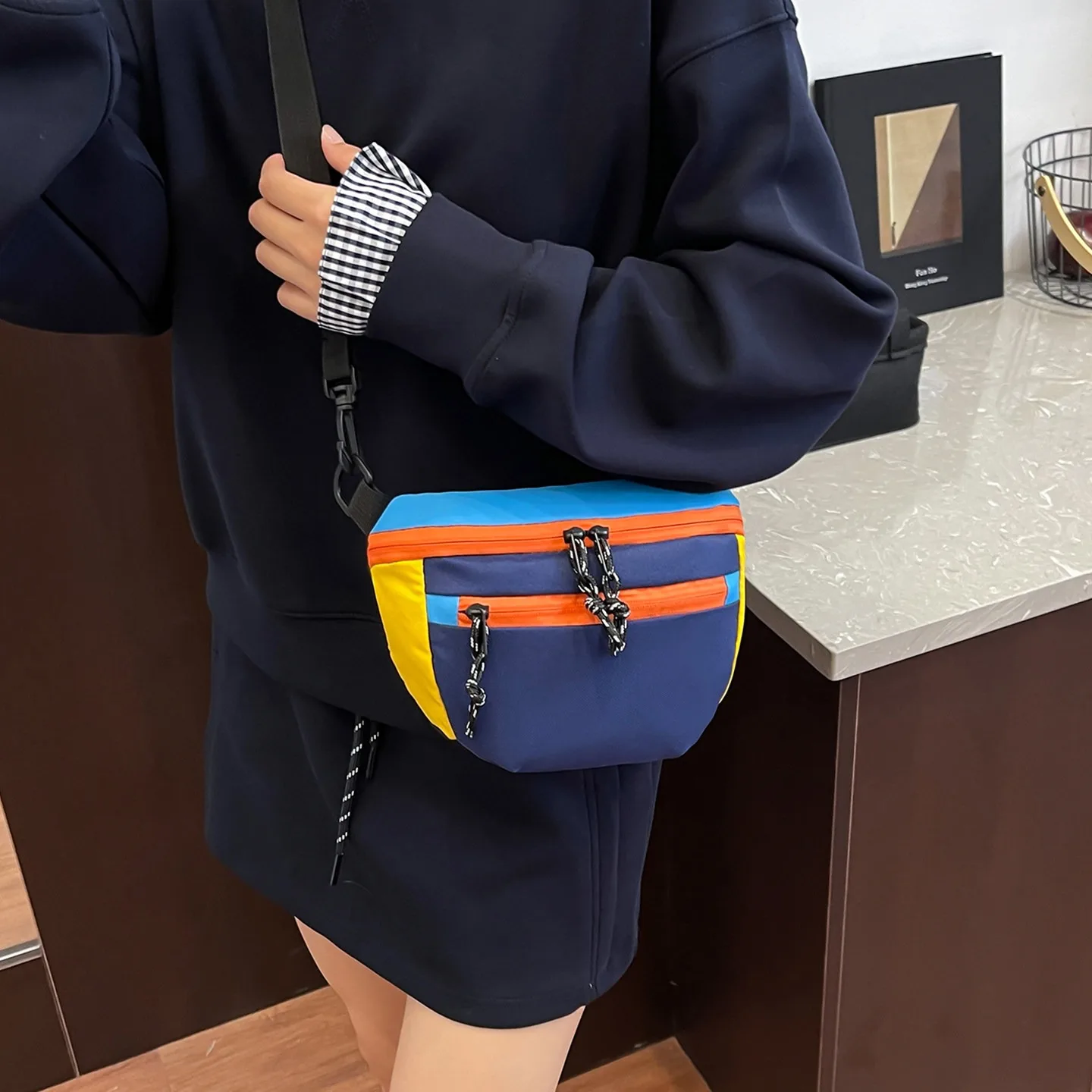 nova-bolsa-transversal-feminina-2026-de-nylon-e-lona-com-blocos-de-cores-casual-multicamadas-pequena-leve-e-versatil