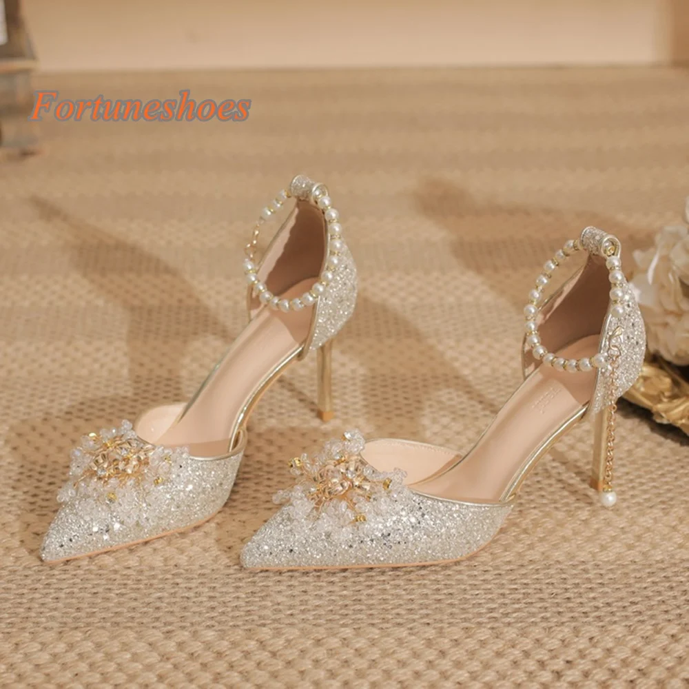 Zapatos de tacón con hebilla de cinturón de una palabra, sandalias huecas con punta estrecha y cadena ostentosa con diamantes de imitación y flores, moda de boda, sandalias más nuevas 2025