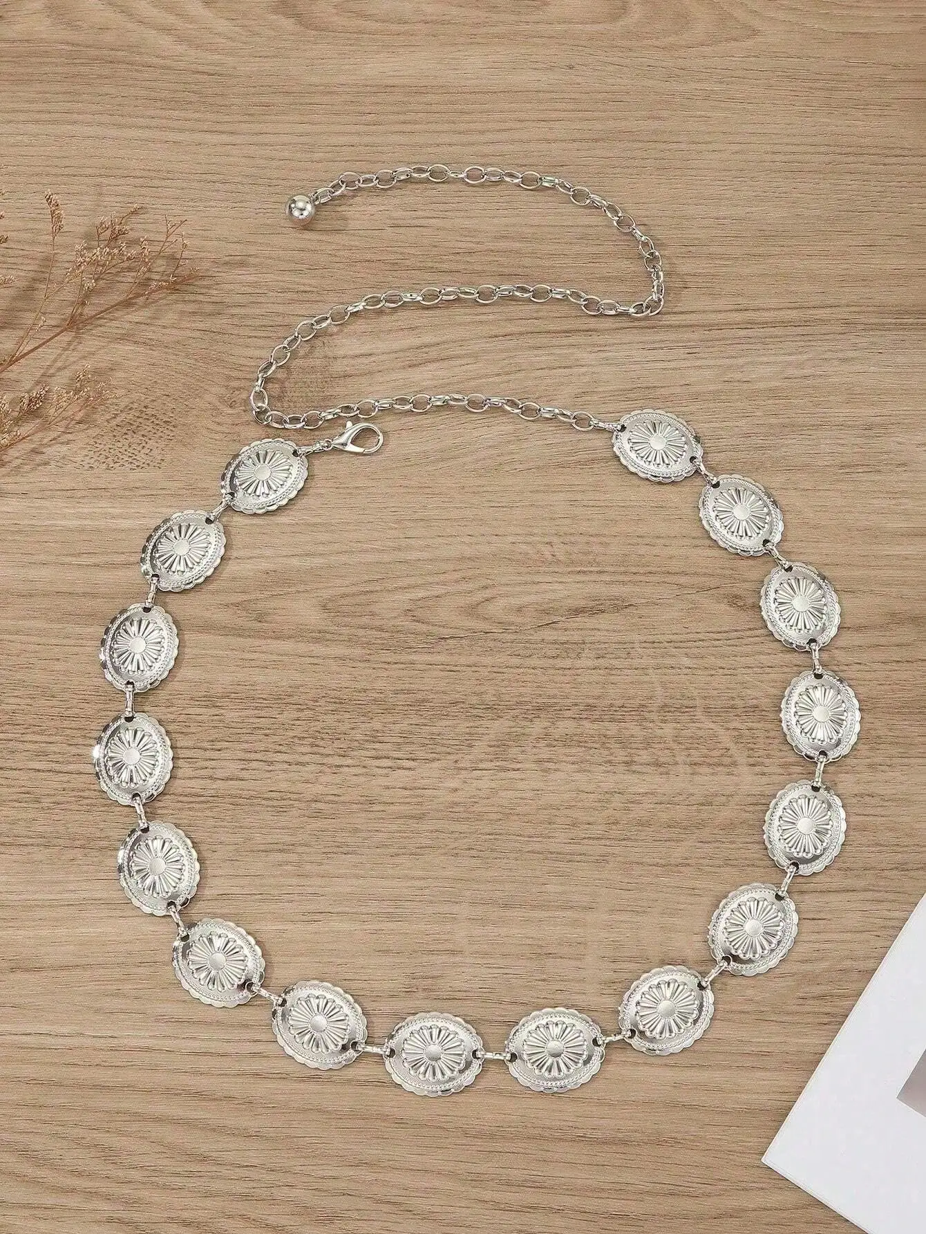 

Boho European And American Fashion Metal Waist Chain With Daisy, Petal & Flower Design For Women's Dresses And Clothing, Belt Chain Halloween Summer, School Fall, Autumn