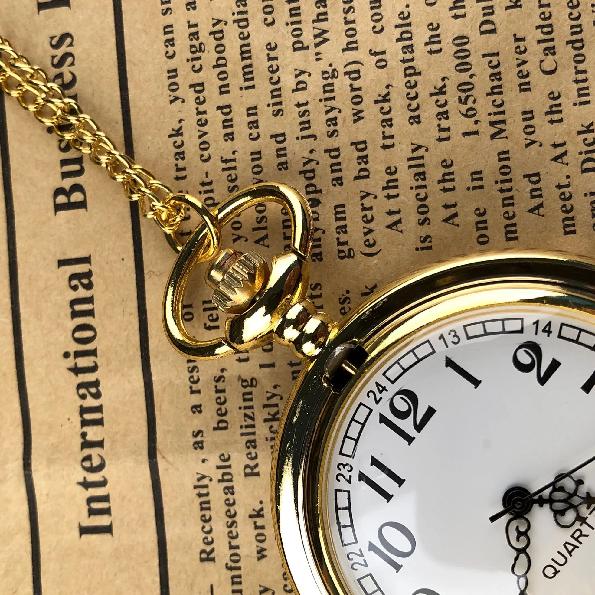 Exquisite Red Diamond Flower Quartz Pocket Watch Arabic Numerals Necklace Pendant Clock Man Woman Student Gift Pop Decoration