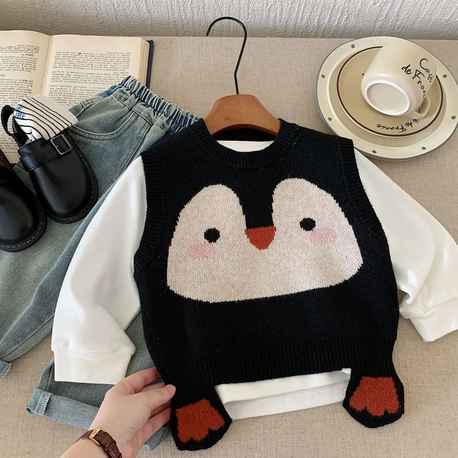2025 Children's Cute Sweater Knitted Vest Women's Treasure Autumn Versatile Crew Neck Sleeveless Wear Shoulder Men's Vest
