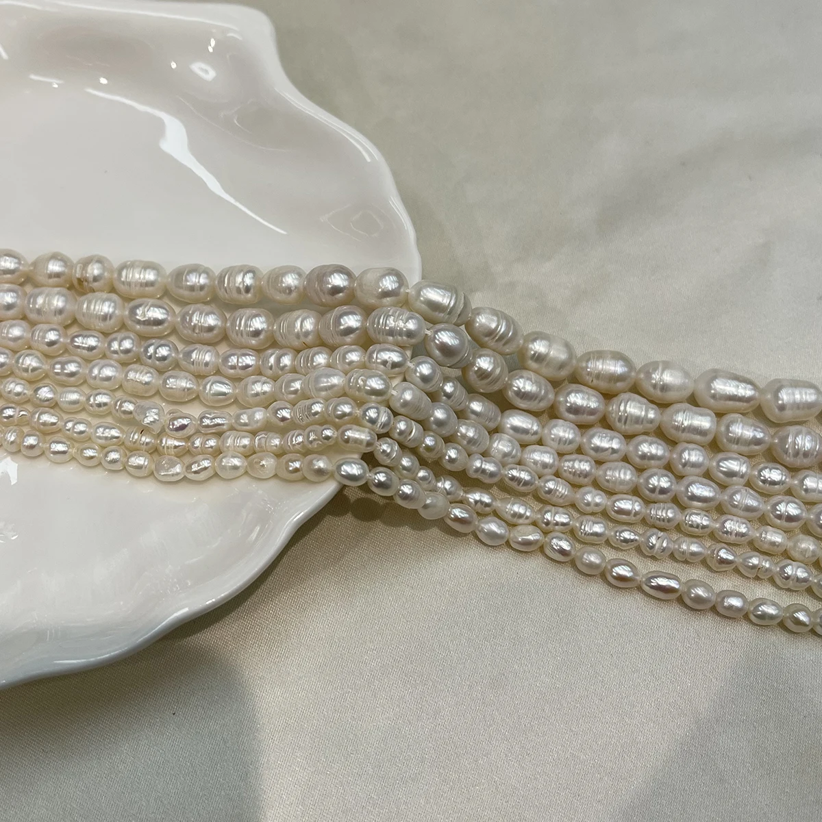 DIY Perlmuttperlen, natürliche Süßwasser-Reisperlen für die Schmuckherstellung, DIY Halsketten, Armbänder, Ketten, Ohrringe, Accessoires – Detail 6