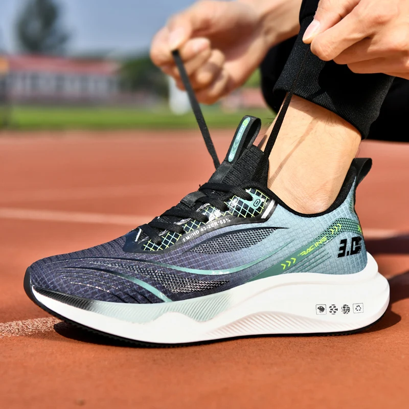 

Новые модные мужские кроссовки. Уличные повседневные кроссовки. Модная дышащая обувь с сеткой.