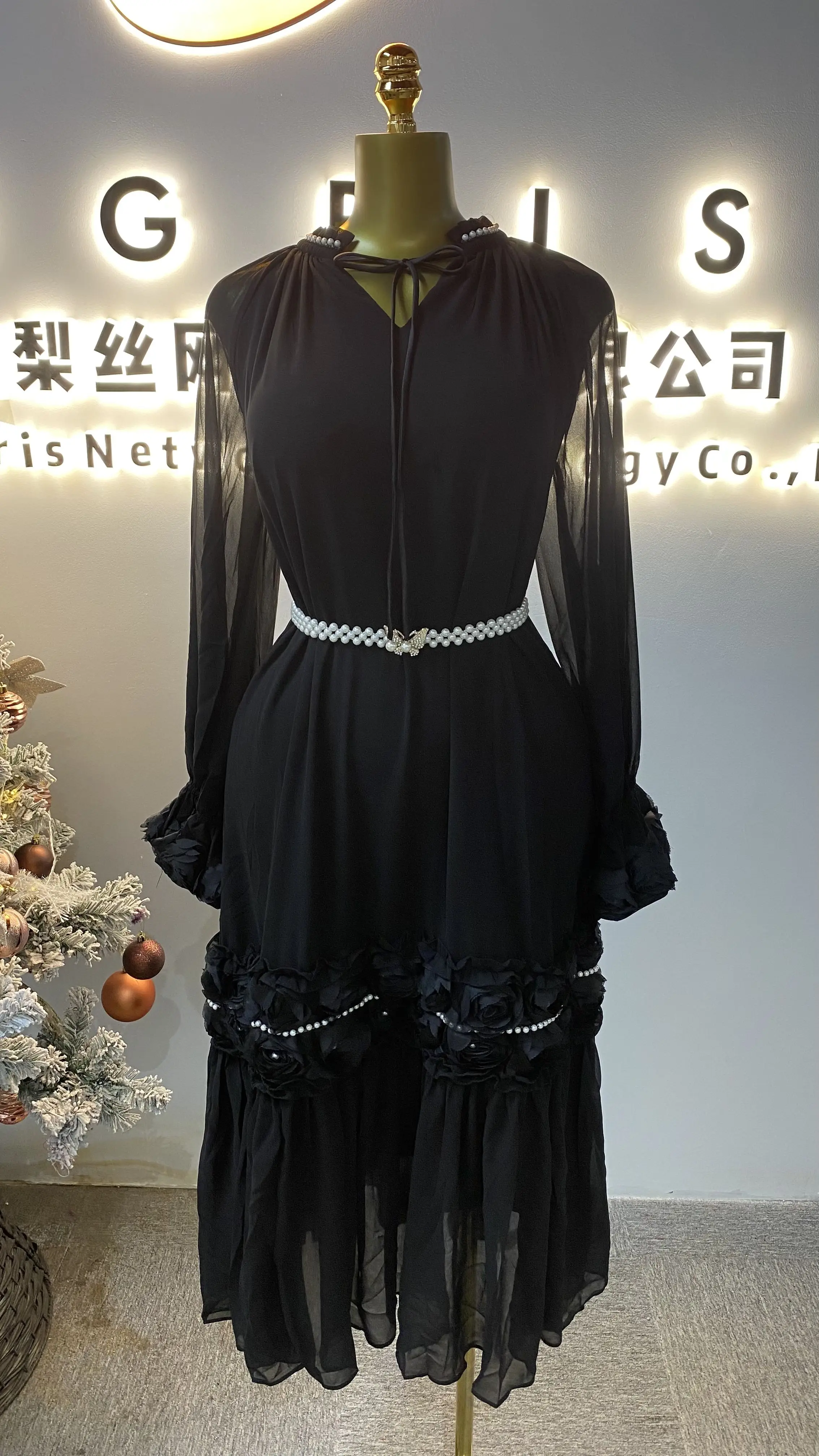 مجموعة خريف 2025: أنيقة، كاجوال، فضفاضة، رقبة على شكل حرف V طويلة مع زينة زهور ثلاثية الأبعاد وديكور.-GZXX072