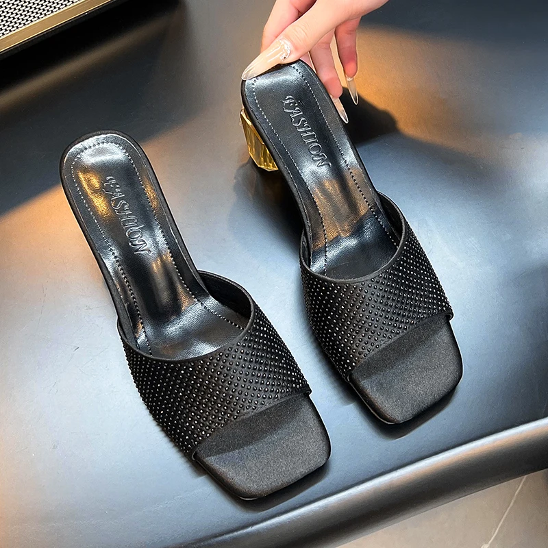 شباشب بكعب عالٍ للنساء لصيف 2025، صنادل جديدة برأس مربع ماسي، سطح مثقاب، كعب عطر، صنادل عصرية متعددة الاستخدامات #5