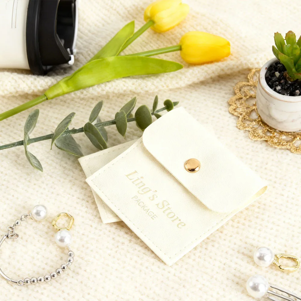 50pcs Custom Logo 8x8cm Microfiber Jewelry Snap Velvet Bags Cosmetics Pendant Packaging Pouches Wedding Gift Pockets Container