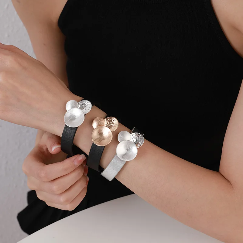 Hot selling European and American original geometric brushed versatile metal jewelry high-end simple women's leather bracelet