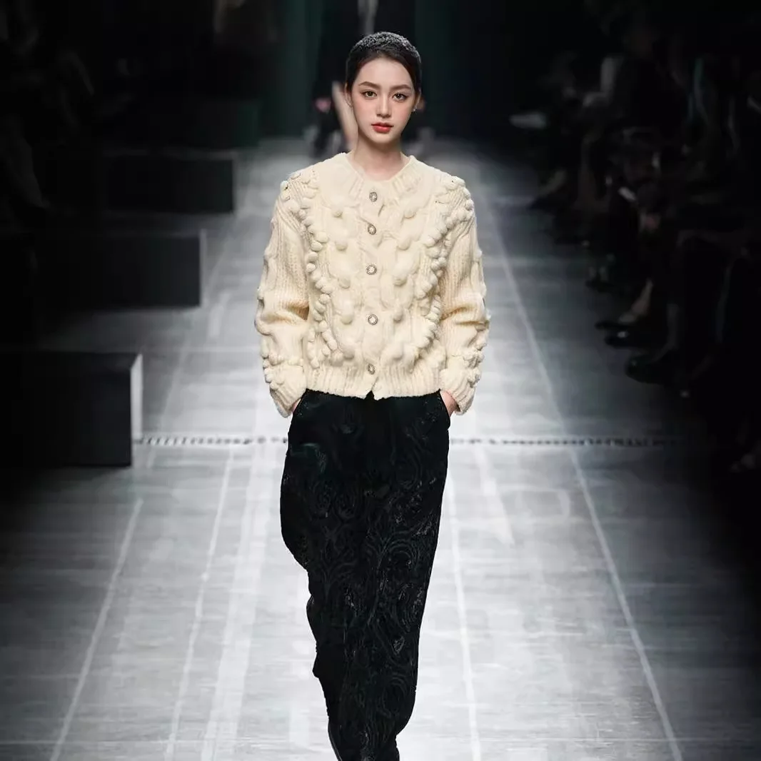 

2025 Autumn/Winter Doudou Stick Needle Thickened Round-neck Cardigan Women's Loose Sweater Coat