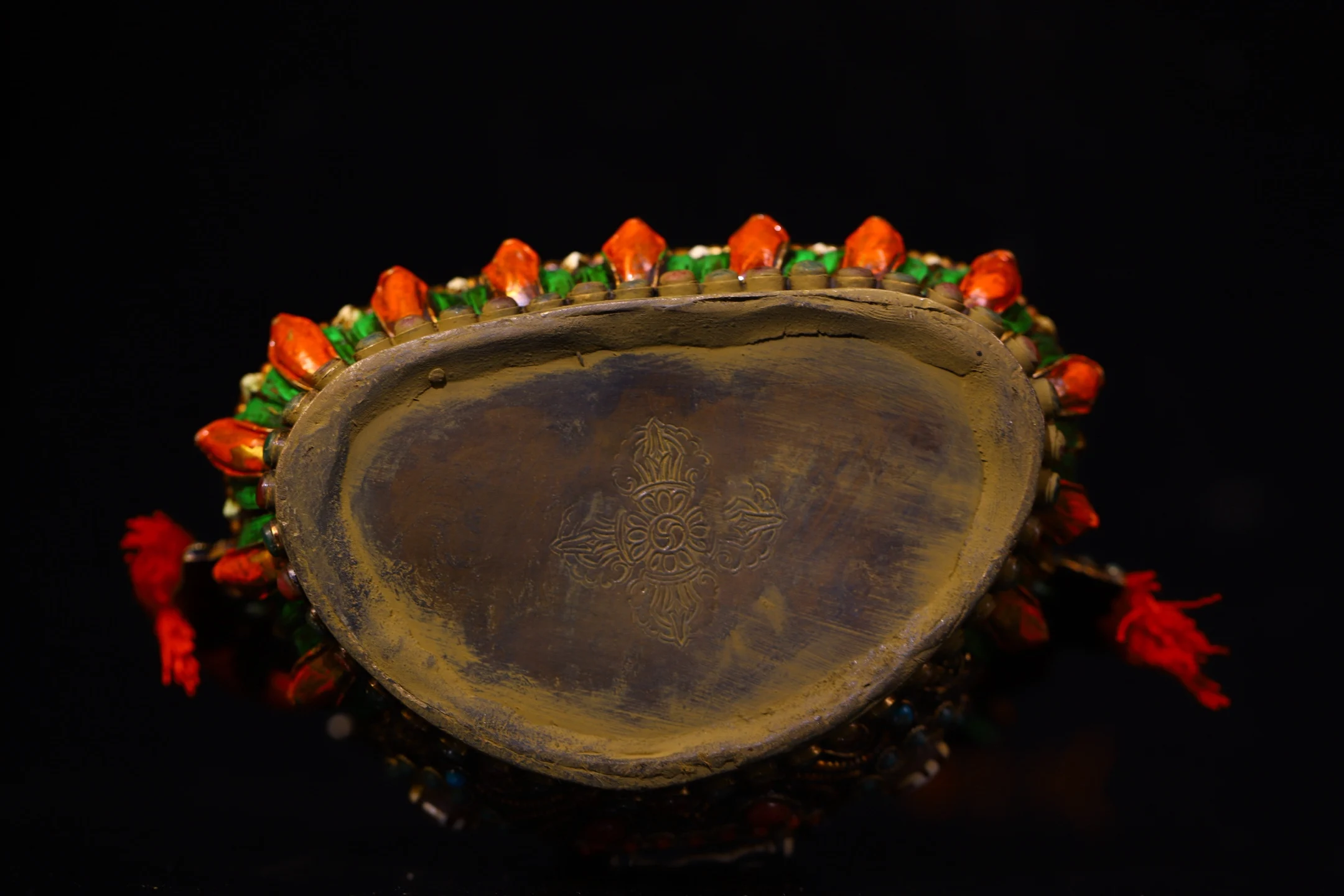 

9"Old Xizang Folk Collection Old Tibetan Silver Filigree Gilded Painted Face Mosaic Gem gZi Beads White Tara Sitting Buddha