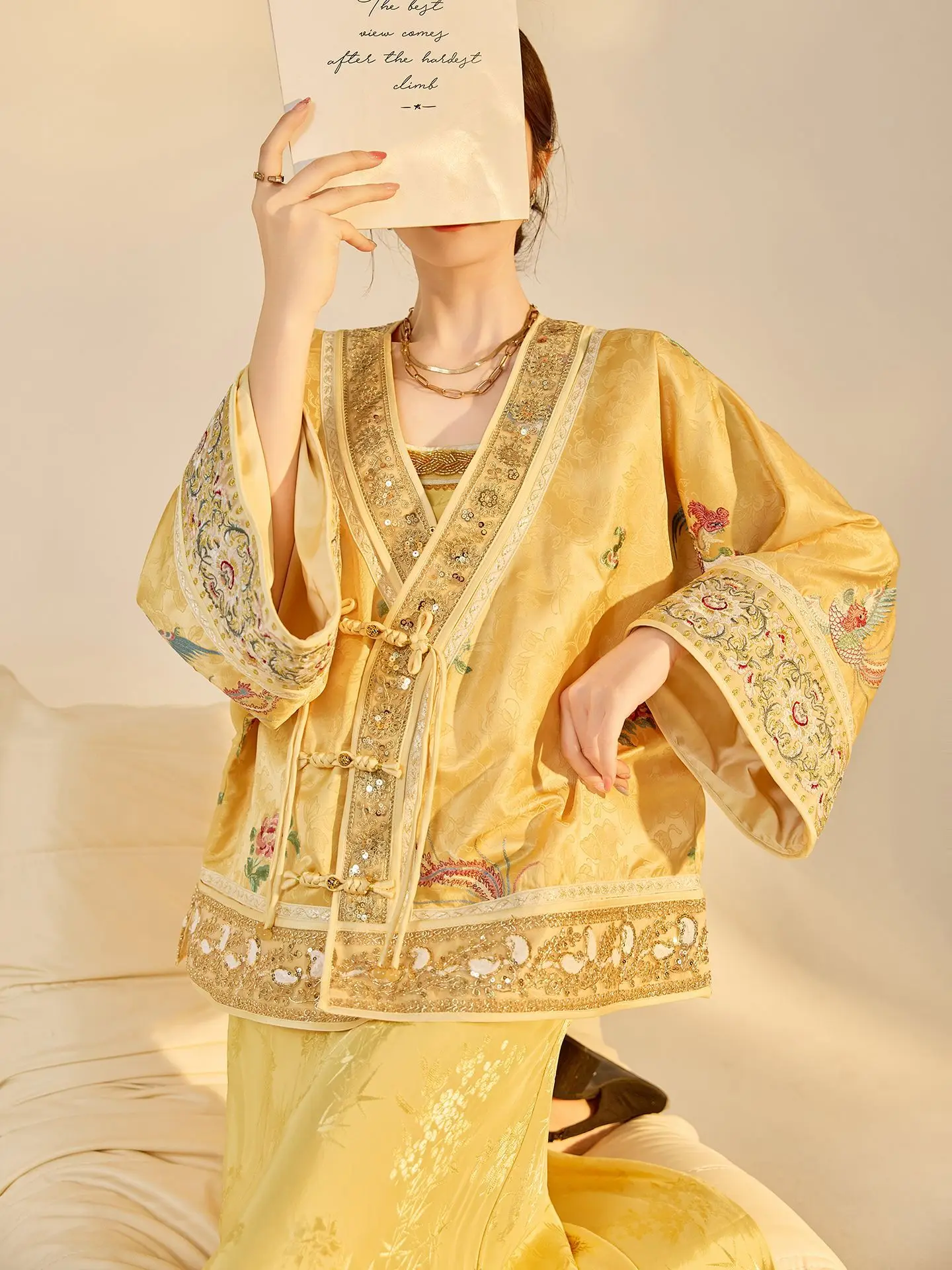 Autumn New Fashion V-neck High-end Jacket Women's New Chinese Style Heavy Industry Bead Embroidery Top Jacket