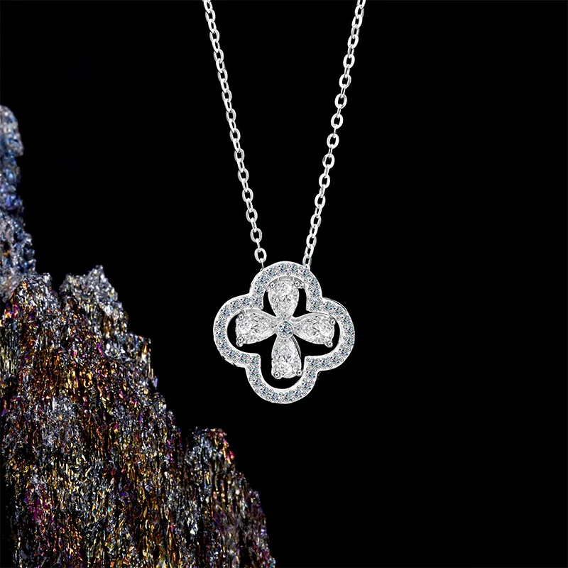 

Coranda S925 Sterling Silver Lucky Clover Necklace with Zirconium Pendant Collarbone Chain Jewelry for Women Christmas Gift