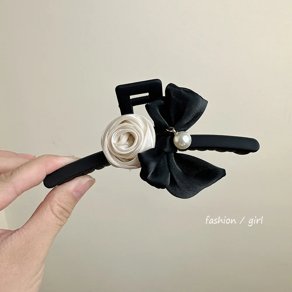 

Большая элегантная заколка-краб для волос в корейском стиле с цветком камелии, атласная, для женских причесок на затылке, с сильной фиксацией, нескользящая, для повседневного использования и вечеринок