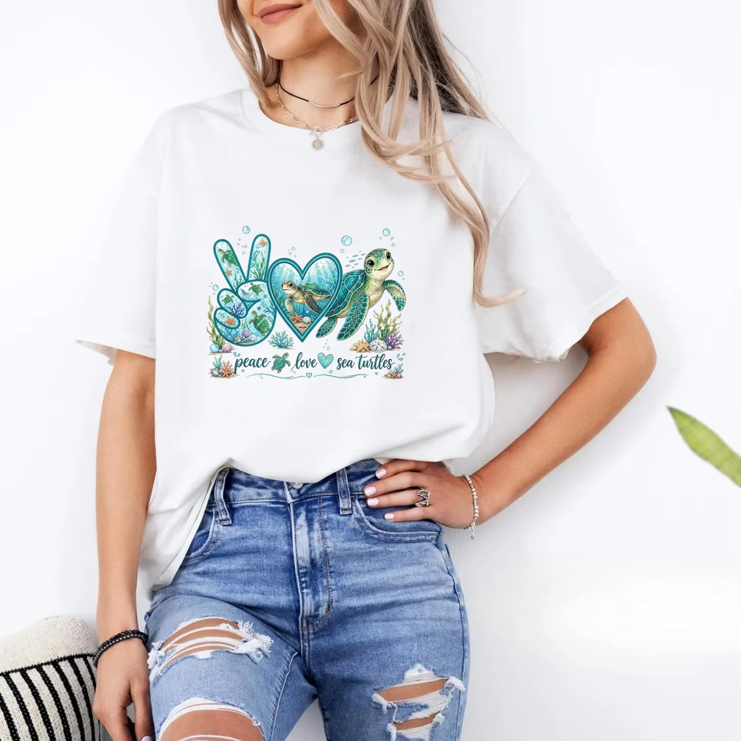 Peace Love Sea Turtles Shirt for Women, Ocean Marine Life Sea Turtle Graphic T-Shirt, Cute Turtle Lover Casual Short Sleeve Tee