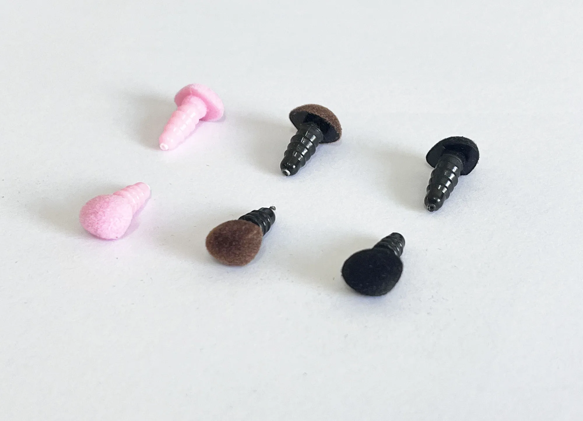 Nariz de flocado triangular, accesorio para manualidades, opción de color, Negro, Rosa y marrón, 8x10mm, 50 unidades por lote