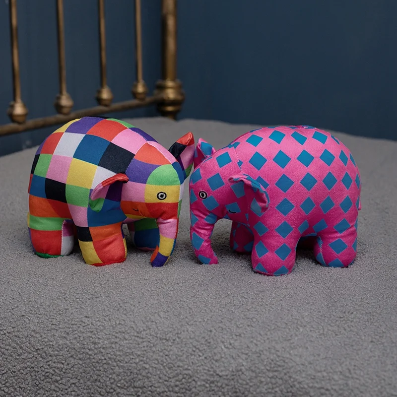 الكرتون أنيمي Elmer الفيل ألعاب من نسيج مخملي الفيل قلادة جميلة منقوشة الفيل إيما أفخم دمية الاطفال استرضاء وسادة هدية عيد ميلاد