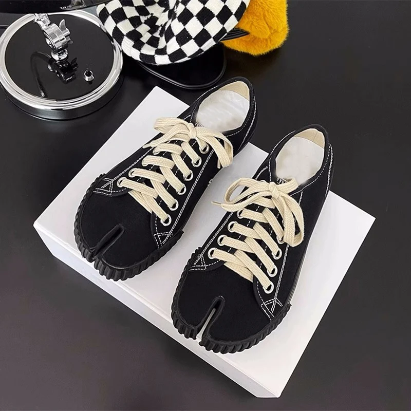 New Split Toe Flats Women Mary Janes Shoes Casual Canvas Shoes Women Tabi Shoes Pig Hoof Shoes Woman Loafers Zapatos De Mujer