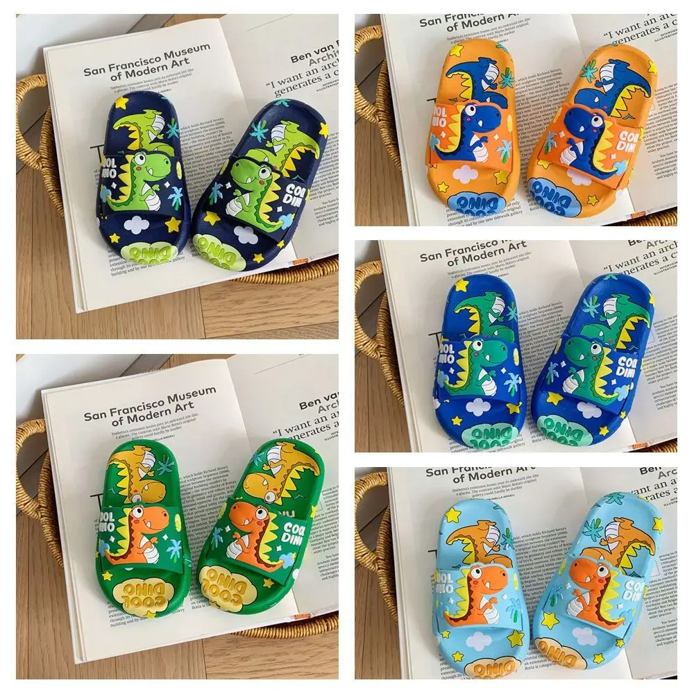 Pantofole con dinosauro carino cartone animato Piattaforma antiscivolo Pantofole con animali dei cartoni animati Sandali da bagno per bambini in tinta unita EVA estivi