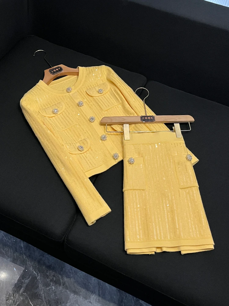 

Тяжелый вязаный верх с блестками, комплект с юбкой длиной f, новинка 2025 года, небольшой модный женский костюм с эффектом Fraance Sle