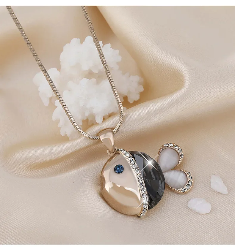 Nuova catena personalizzata per maglione con ciondolo a forma di pesce piccolo in cristallo, collana lunga alla moda e semplice