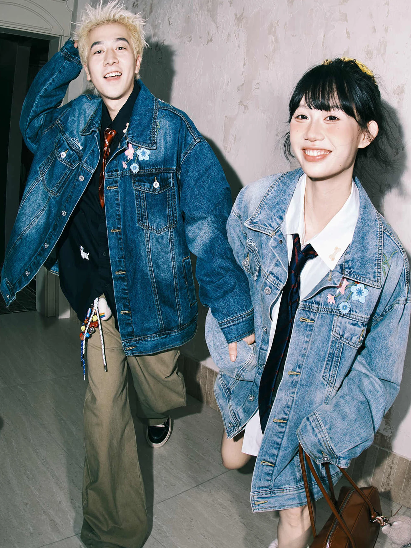 

Мужская джинсовая куртка American Sle с вышивкой цветов, с воротником, весенне-осенняя, из смесового хлопка и полиэстера, с длинными рукавами