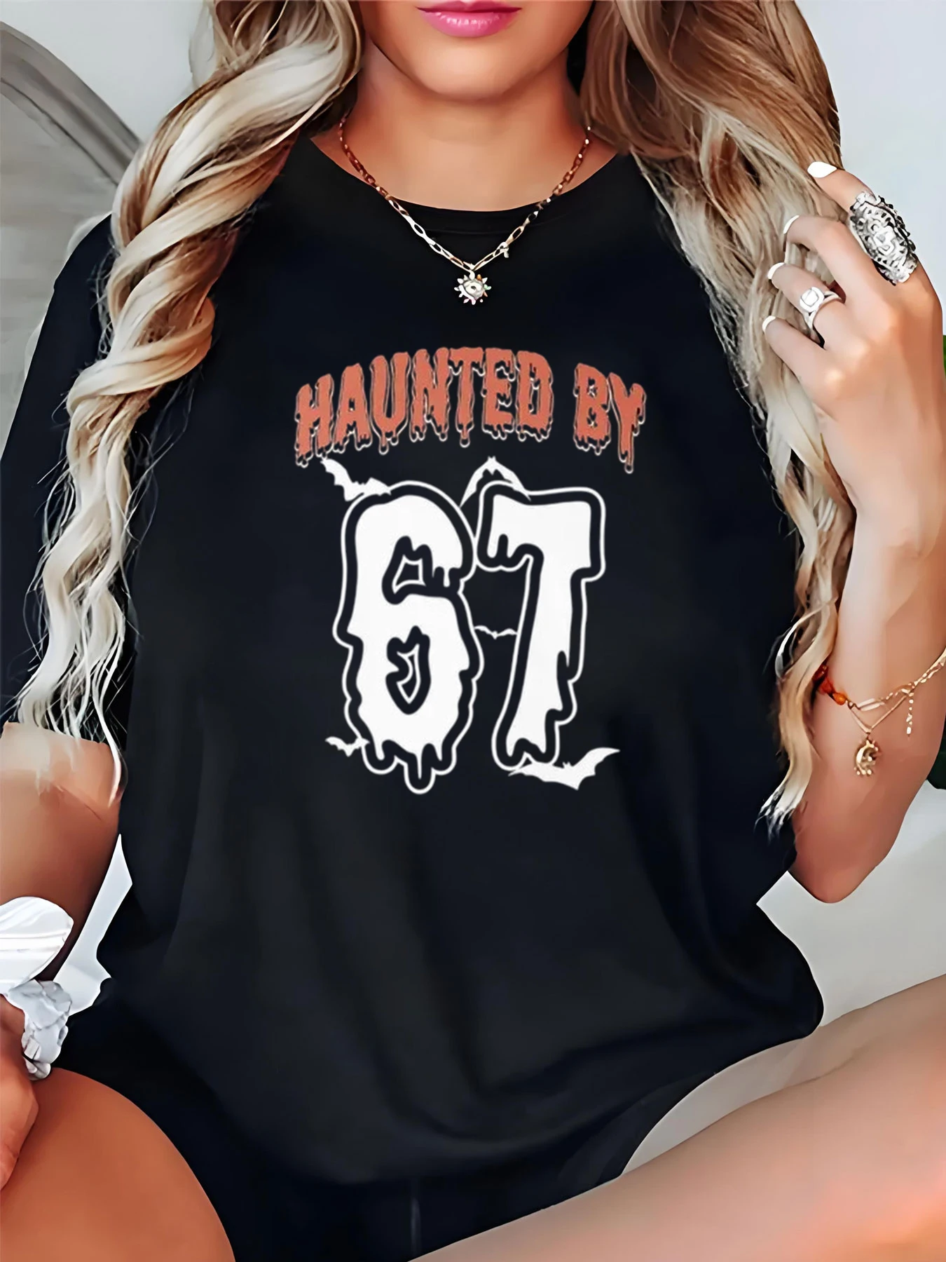 تي شيرت نسائي فضفاض مناسب بطبعة جرافيك من Haunted by 67، قميص كاجوال على طراز الهالوين للنساء