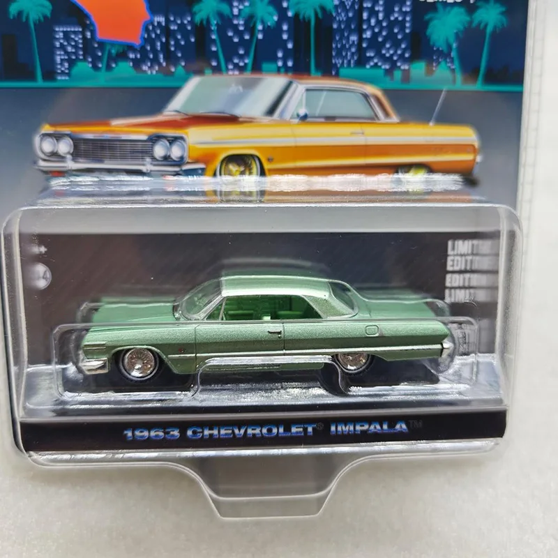 Diecast 1:64 Scale 1-1963 Impala Alloy Car Model Collection Souvenir Display Ornaments Vehicle Toy