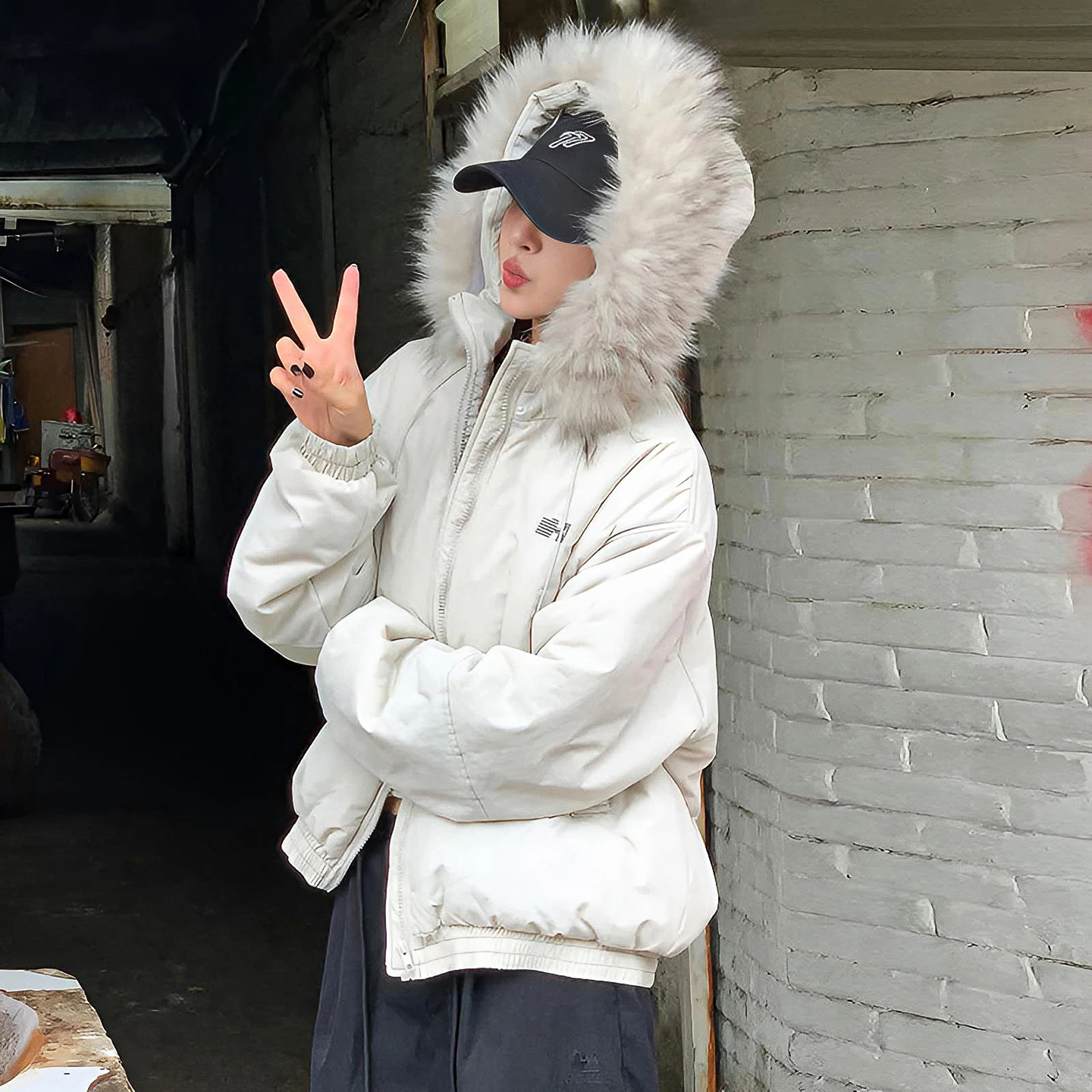 

Женская зимняя стеганая куртка-парка с меховой подкладкой, воротником-стойкой, многослойная, минималистичная, из полиэстера, женственная, с защитой от сминания