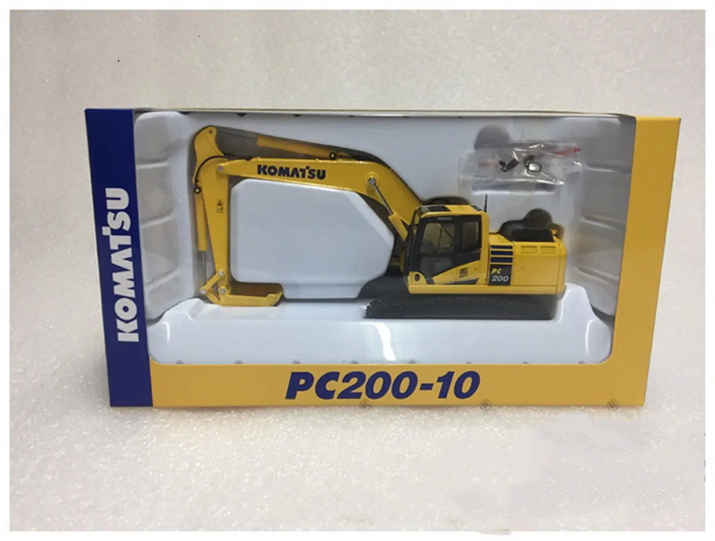 Komatsu PC200-10 Excavator 1/50 Scale DieCast Model New in Original Box