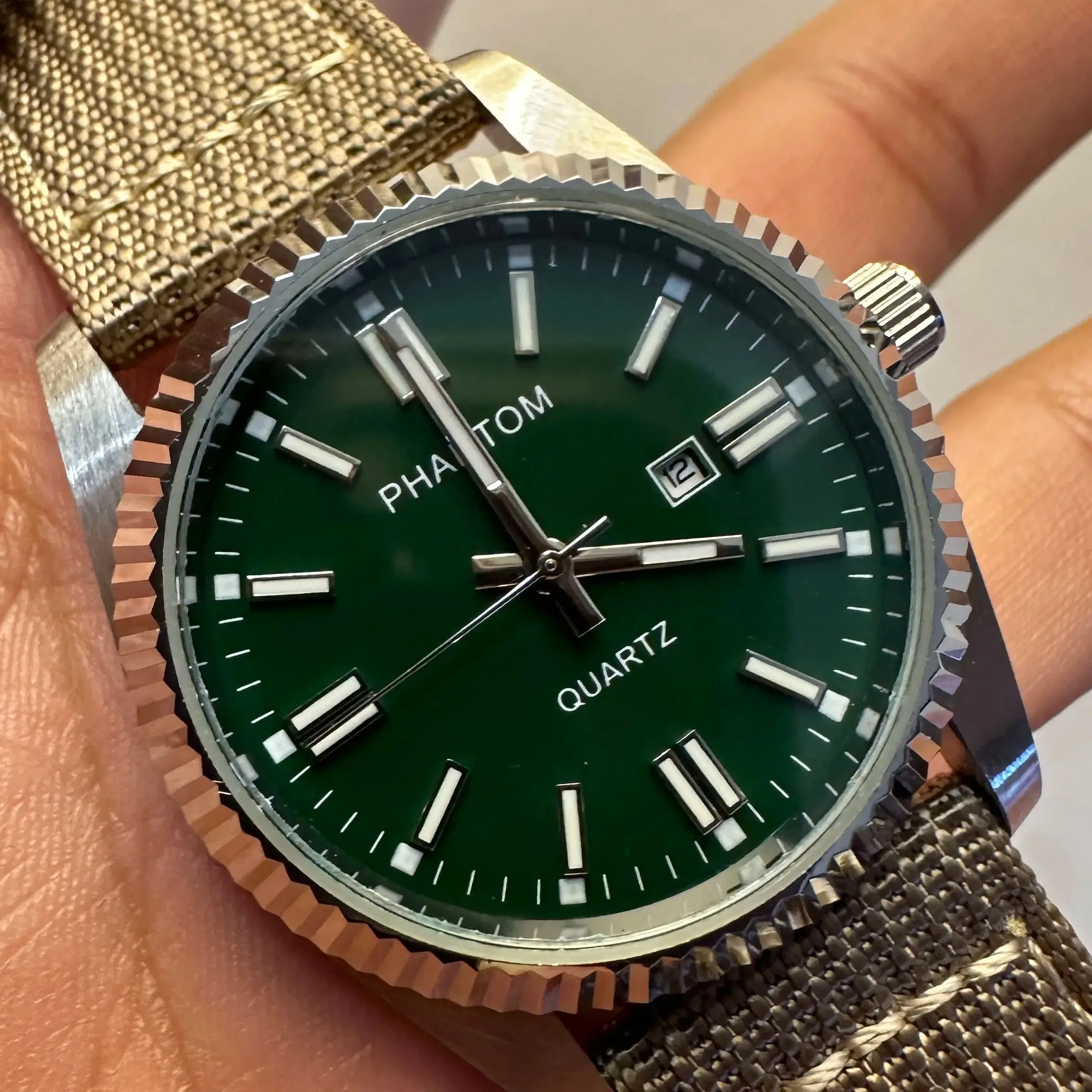 

PHANTOM Men's Watch Quartz Watch Stainless Steel Waterproof Calendar Luminous Dark Green Dial Men's Watch