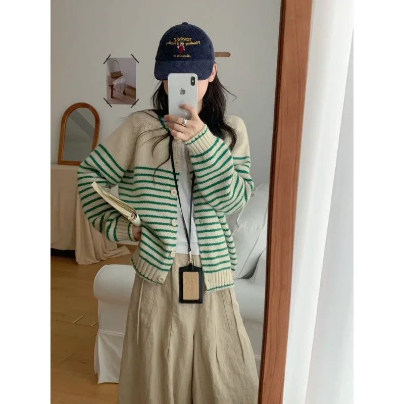 

Top Black White Horizontal Stripes Full Sleeve round Neck Coat Jacket Women's Pure Wool Knitted Sweater Thin V-Neck Striped