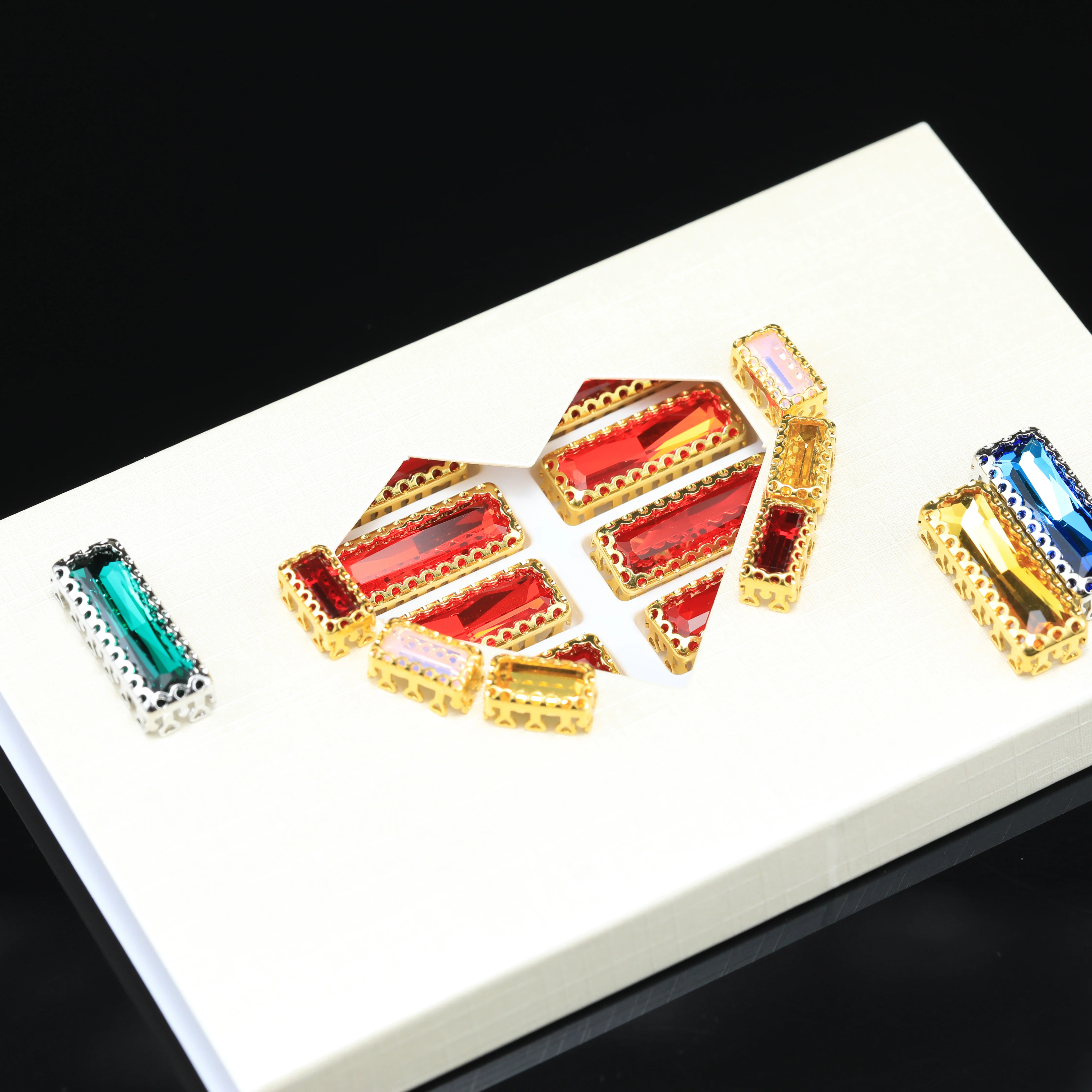 Glitzernde Strasssteine, Baguette-Glaskristalle, bunte Krallenfassung zum Aufnähen für Nageldesign, DIY-Handarbeiten, Bekleidungszubehör – Detail 5