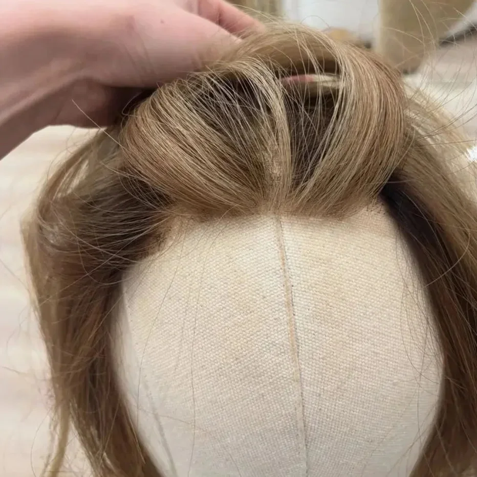 High Quality Short Natural Wave Ombre Blonde Highlights Realistic Look Natural Hairline Glueless Wigs 10Inch Daily Party Used