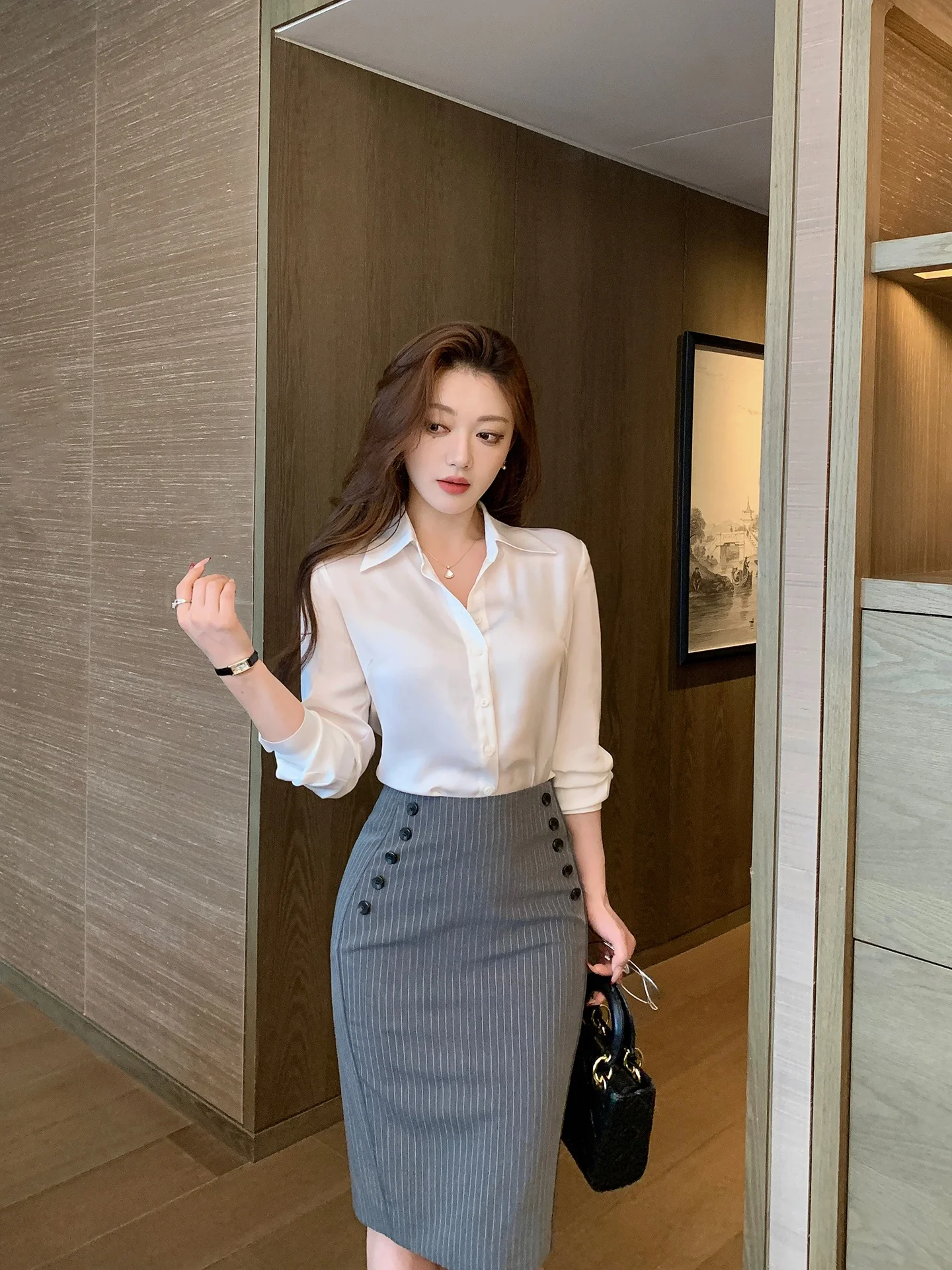 

Lin Guan White Silk Long Sleeve Shirt Women's Spring Commute Elegant Personality High-End Feelings Long Sleeve Top