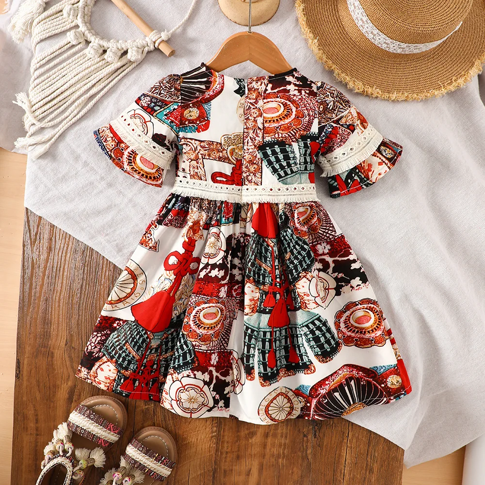 فستان بناتي مطبوع بأكمام قصيرة 2025 فستان بناتي صيفي جديد بنمط عرقي مزين بشراشيب من الدانتيل فستان شخصي للفتيات