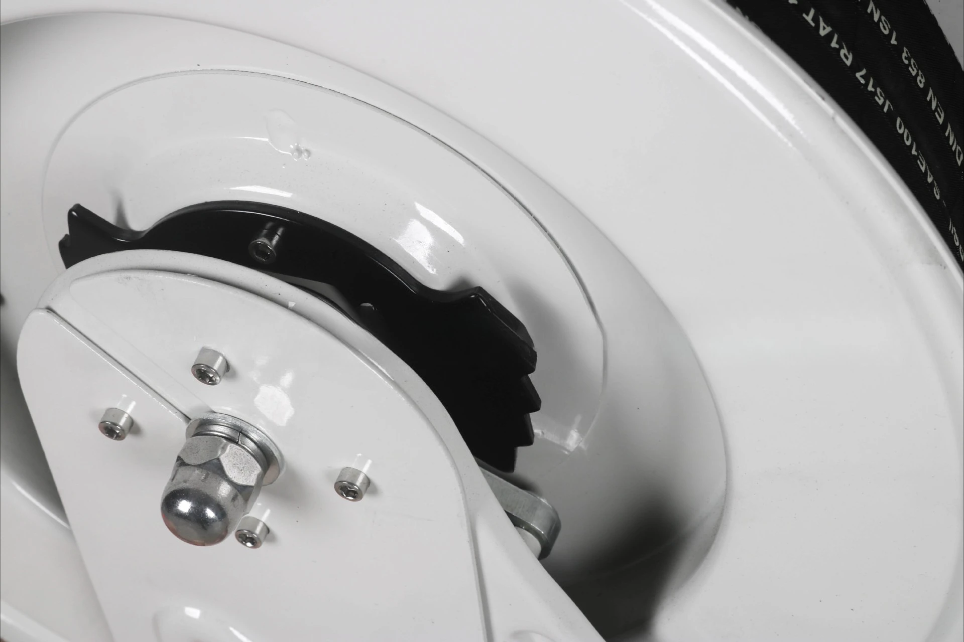 2025 1/2 "10 متر 15 متر مثبت على الحائط قابل للسحب التلقائي الترجيع زيت الربيع زيت التشحيم بكرة خرطوم