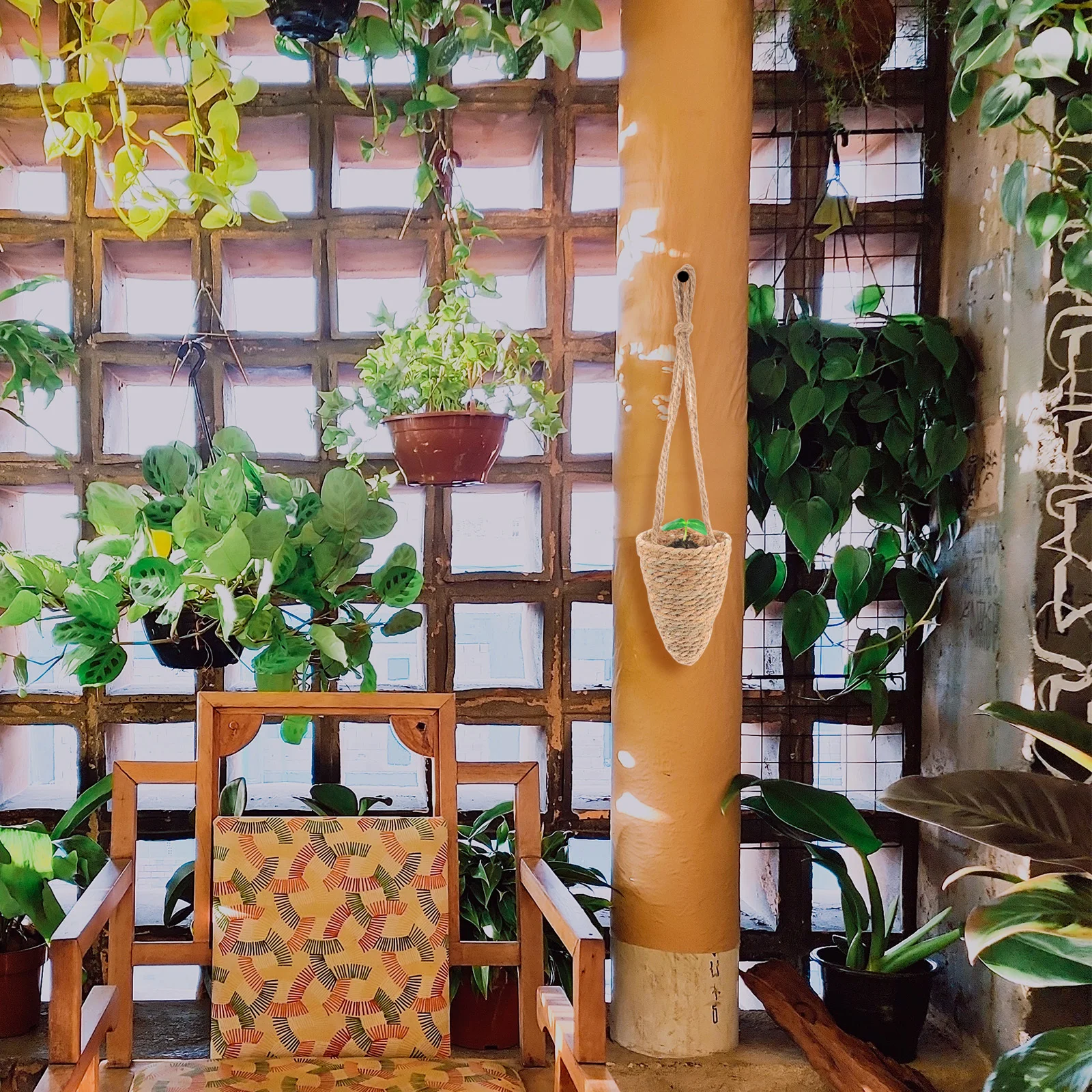 

Hanging Seagrass Plant Basket Natural Woven Rattan Flowerpot for Balcony Garden Wall Mounted Indoor Outdoor Decorative Greenery