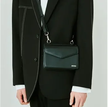 Borsa quadrata piccola da uomo vintage Borsa a tracolla di design nero solido con portamonete 2023 Nuove borse a tracolla in pelle con scatola da 2 pezzi Set