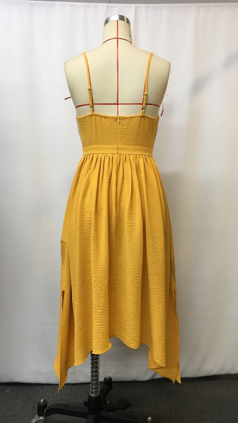 Sukienka w stylu western cowgirl vintage z 2025 roku - sukienka na szelkach z kwiatowym nadrukiem i asymetrycznym dołem dla kobiet |   Retro dżinsowa niebieska spódnica z falbankami