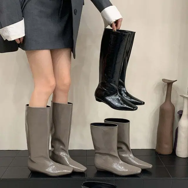 

Осенне-зимние новые высокие сапоги без каблука, женские сапоги без колена с квадратным носком, роскошные модные женские пригородные верхние сапоги высокого качества