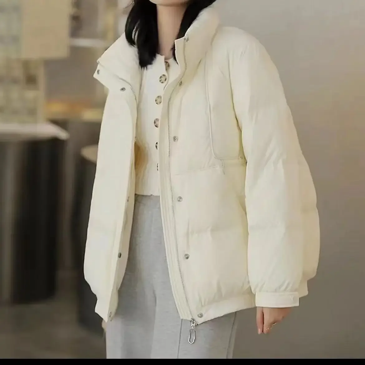 

Loose Women's Outerwear Thickened Snowy Chenille Fabric Duck down Filling Fashionable Short down Jacket Four Button Stand Collar