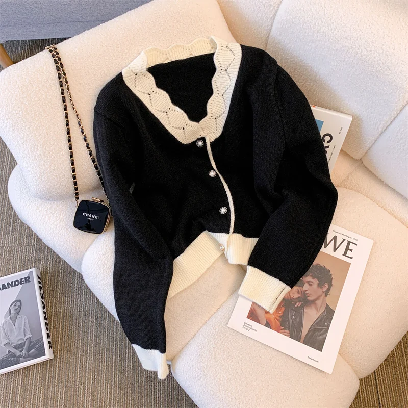 Women's Black Gothic Cropped Cardigan Sweater Vintage 2000s Y2k Emo Jumper Knitwear Long Sleeves V-Neck Cashmere Sweater Autumn view 3