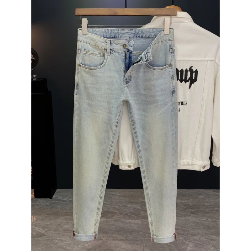 2025 nuovi jeans casual bianchi lucidi retrò americani da uomo in autunno, pantaloni lunghi a gamba piccola slim fit di colore chiaro