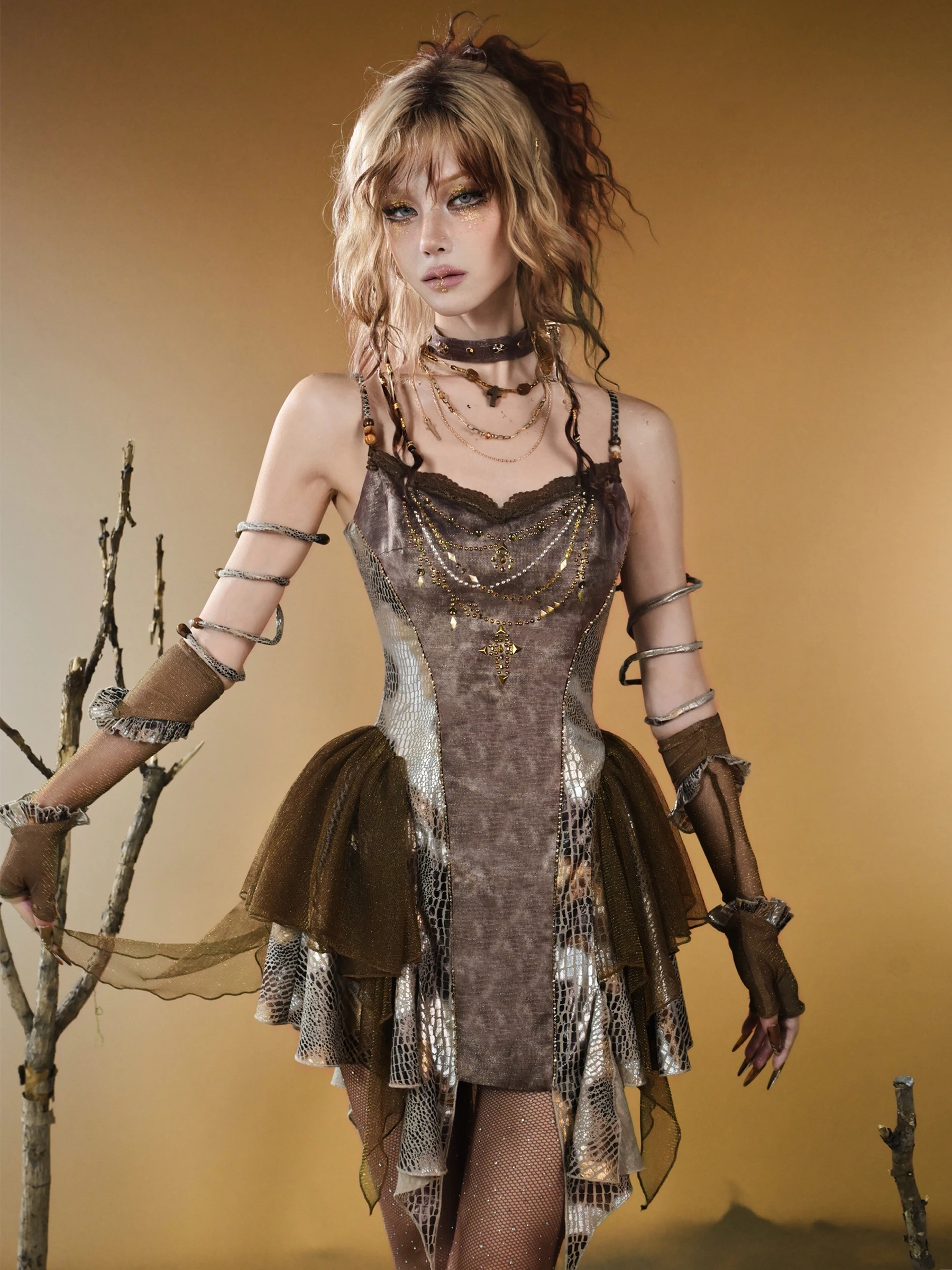 

Original XuGuan Gold Snake Vintage Spicy Girl Wasteland Drifter Diamond Embellied Snake Print Patchwork Strap Dr Summer