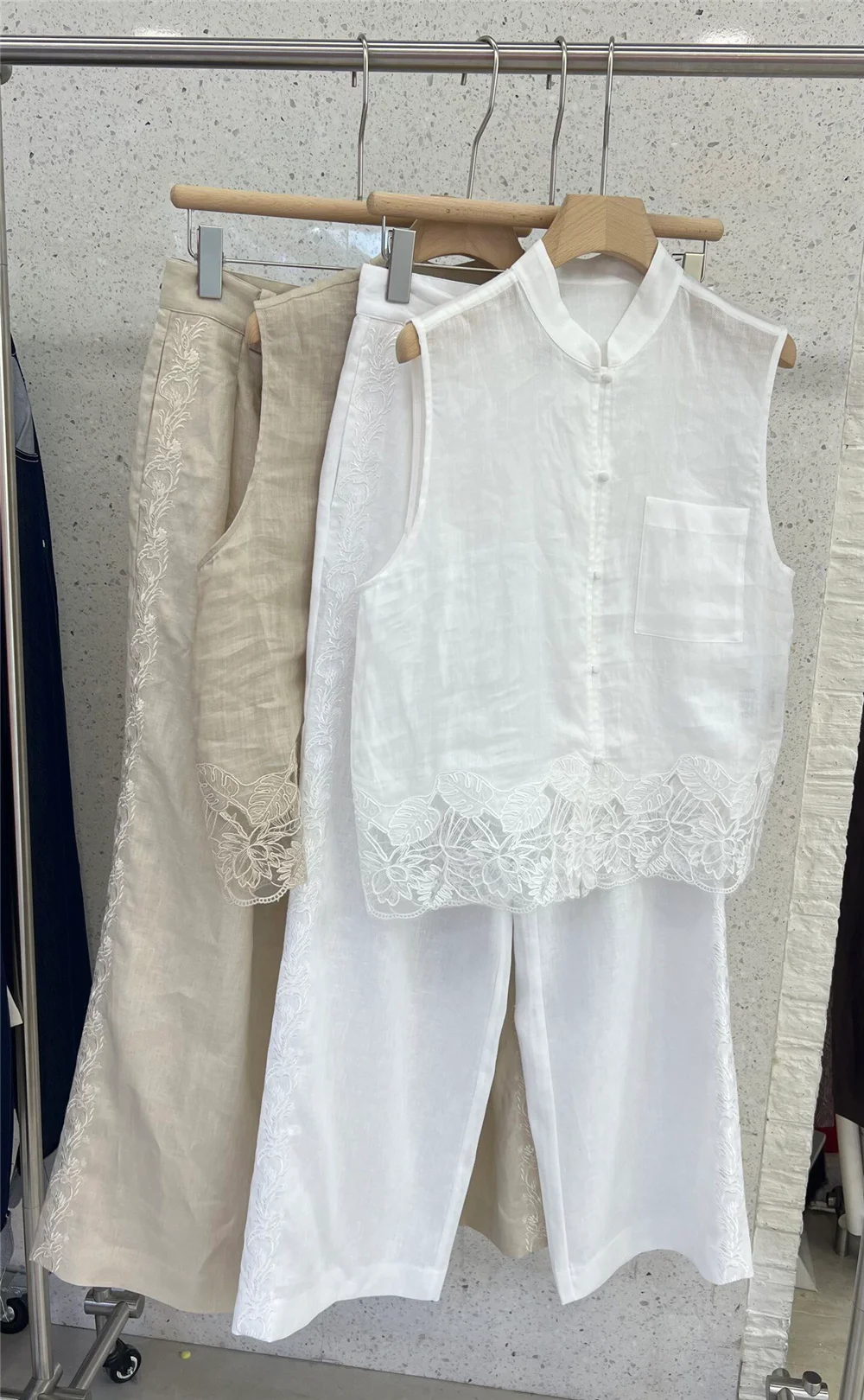 

26 Spring/Summer New Stand Collar Lace Embroidery Shirt Vest With High Waist Casual Trousers Two-Piece Set